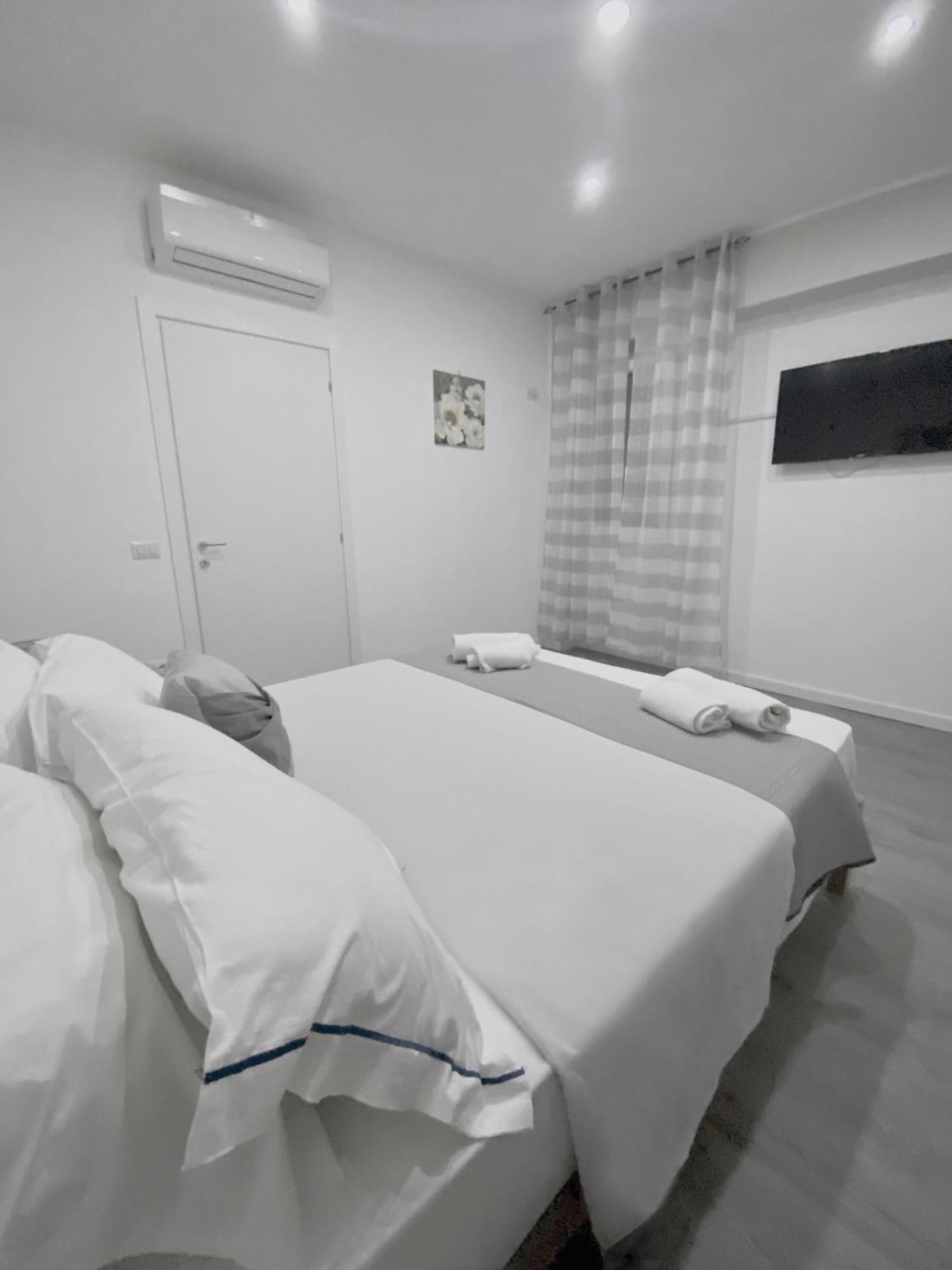 Capodichino Apartment 127 - 20 Napels Buitenkant foto